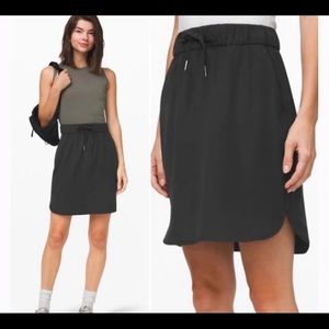 Lululemon On the Fly Skirt Size 2 NWOT Black